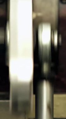 Pistons ve Crankshaft Motor Bileşenli Endüstriyel Makine. Yakın çekim. 4K Çözünürlüğü.