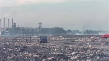 Buenos Aires Eyaleti, Arjantin 'de bir Fıçı Alanı. Kasım 1969. Yükseltilmiş, mezheplendirilmiş ve yenilenmiş video. 4K Çözünürlüğü.