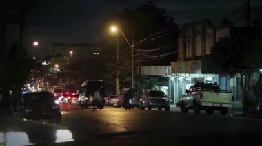 Paraguay 'ın başkenti Asuncion' da Gece Trafiği Zamanı. 4K Çözünürlüğü.