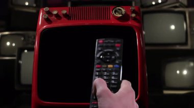 Modern Uzaktan Kumandayla Yeşil Ekranla Açılan Kırmızı 1980 'lerin Yakın Çekimi - 4K