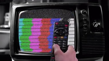 Uzaktan Kumandanın Kapanışı 80lerin Yeşil Ekranlı Televizyonu - Dolly In - 4K