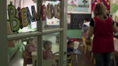 Arjantin 'in Erken Çocukluk Sınıfı' nda 'Bienvenidos' (Hoş Geldiniz) Kapısı İşareti 