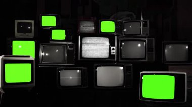 Uzaktan kumanda çok sayıda eski televizyonu statik ve yeşil ışık ile etkinleştiriyor, Siyah ve Beyaz Ton -% 100 gerçek ve yapay zeka içermiyor - 4K