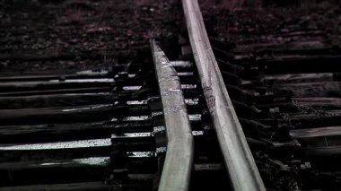 Kavşaktaki Tren Raylarının Günbatımı Görünümü - Kapat - 4K