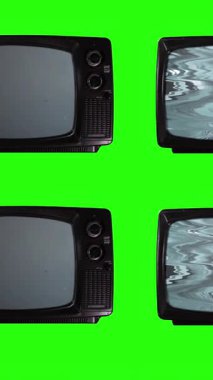 Mavi Ekran ve Yeşil Krom Anahtarla Güç Veren 6 Retro TV - 4K Dikey