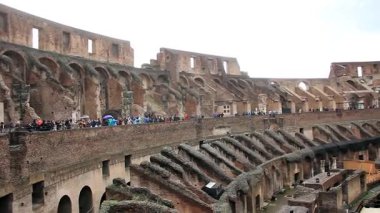 Antik Roma Kolezyumu 'nu Keşfeden Ziyaretçiler 