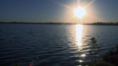 Don Tomas Gölü, Sunset, Santa Rosa Şehri, La Pampa Eyaleti, Arjantin. Yavaş Hareket. 