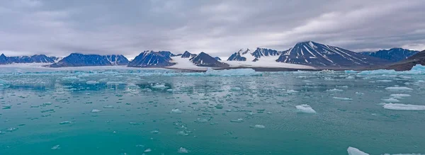 Панорама Бесплодного Арктического Моря Лиллиехукфьорде Шпицбергенских Островах Норвегии — стоковое фото