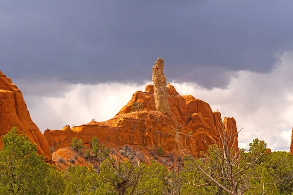 石灰岩管対A Stormy Sky Kodachrome Basin State Park Utah — ストック写真