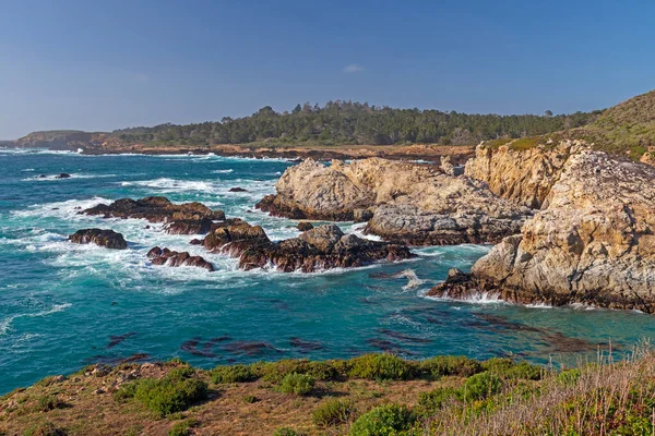 Хвилі Розбиваються Барвистому Узбережжі Природному Заповіднику Пойнт Лобос Каліфорнія Стокове Зображення