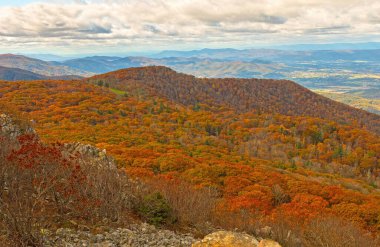 Virginia 'daki Shenandoah Ulusal Parkı' ndaki Dağ Sırtı 'nda Renk Değiştirme