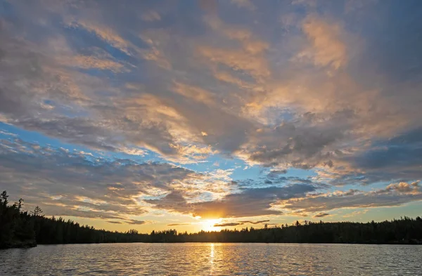 Pôr Sol Meio Nuvens Altas Jenny Lake Nas Águas Fronteiriças — Fotografia de Stock