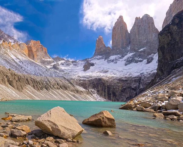 Die Türme Über Einem Alpensee Mirador Torres Del Paine Torres — Stockfoto