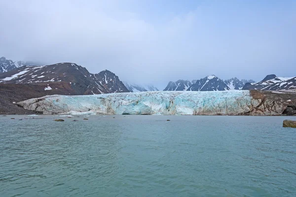 Naderen Van Een Hoogarctische Getijdengletsjer Bij Seligerbreen Spitsbergen — Stockfoto