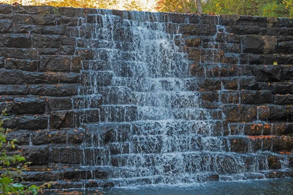 Kunstmatige Dam Waterval Bergen Otter Lake Virginia — Stockfoto