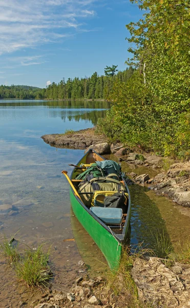 Kanoe Připraven Prozkoumat Divočinu Kekabic Rybníků Pohraničních Vodách Kanoe Oblasti — Stock fotografie