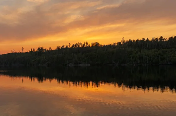 Δραματικό Ηλιοβασίλεμα Στα Καναδικά Σύνορα Στη Λίμνη Knife Στην Περιοχή — Φωτογραφία Αρχείου