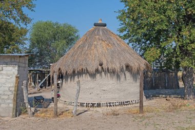 Botswana 'daki Teh Okavango Deltasında Tipik Çamur Kulübesi