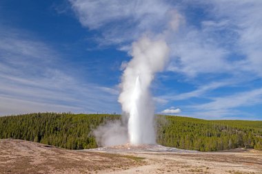 Old Faithful Wyoming 'deki Yellowstone Park' ta Tam Patlama