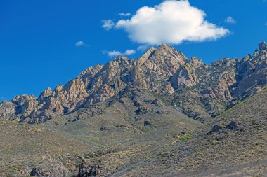 New Mexico 'daki Organ Dağları' ndaki Yüksek Çölden Muhteşem Tepeler Yükseliyor