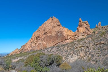 New Mexico 'daki Organ Dağları' nda Çölden Yükselen Dramatik Tuff Kayası