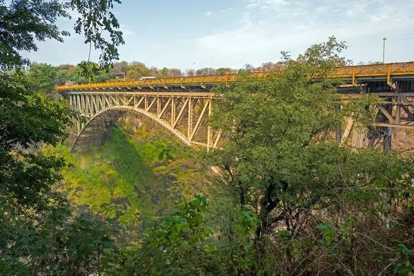 Zambesi Nehri üzerindeki Kemer Köprüsü Zambiya ve Zimbabwe 'yi birbirine bağlıyor