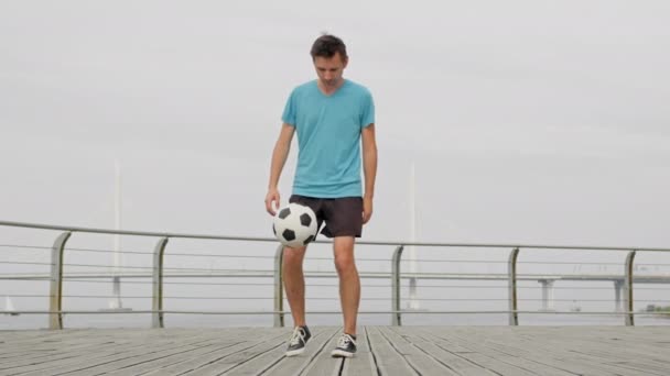 Man Footballer Juggling Kicking Bouncing Ball Waterfront City Soccer Player — Stock Video