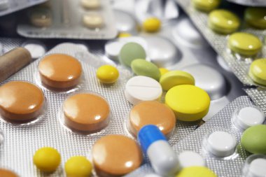 geniş bir grup kapsül, haplar, tabletler ve kabarcıklar, arkaplan, resim