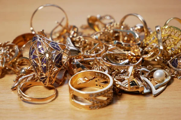 Muitos Anéis Jóias Ouro Prata Brincos Correntes Conceito Loja Penhores — Fotografia de Stock
