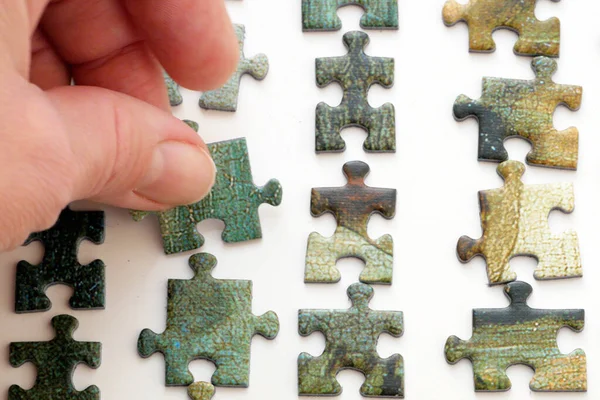 Kézben Tartva Egy Puzzle Sok Válogatás Szín Forma Háttér Módszer — Stock Fotó