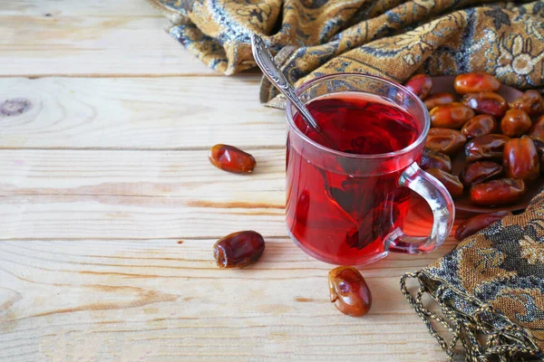 Ανατολικά Γλυκά Ξηρούς Καρπούς Καραμέλες Τσάι Ποτήρι Μεταλλικό Βάζο Τσάι — Φωτογραφία Αρχείου