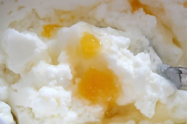 Färsk Välsmakande Vit Naturlig Yoghurt Eller Gräddfil Eller Glass Skål — Stockfoto