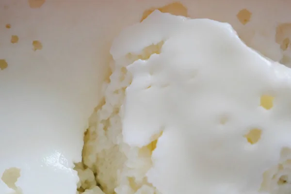 Färsk Välsmakande Vit Naturlig Yoghurt Eller Gräddfil Eller Glass Skål — Stockfoto