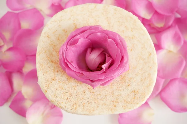 Toilet Papers Pink Rose Flowers Petals White Background Toilet Paper — Stock Photo, Image