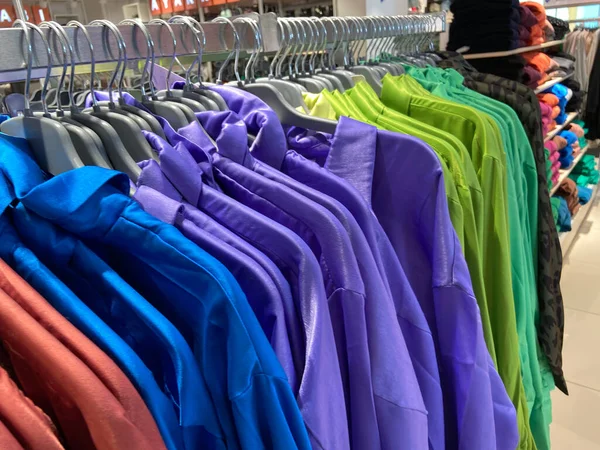 Rafta Giysiler, Askıda Şık Giysiler, Giysi Mağazası, Koleksiyon, Kapalı Kapılar, Kapalı Kapılar