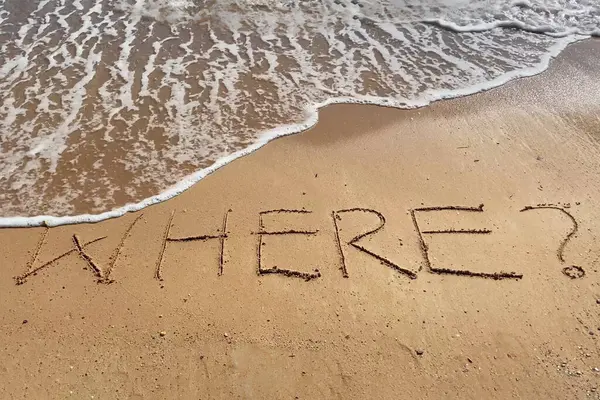 Mensagem Para Onde Escrito Mão Superfície Areia Onda Azul Oceano — Fotografia de Stock