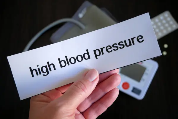 Hand Holding Inscription Hight Blood Preasure Paper Blood Pressure Tonometer — Stock Photo, Image