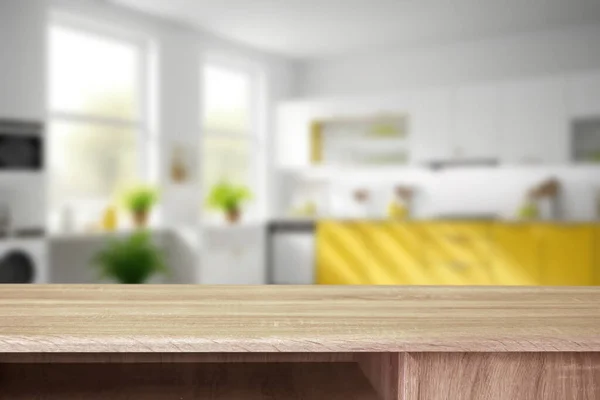 ブレイクモダンなインテリア 空の木製テーブルトップ ブルーボケモダンなキッチンの背景 製品のモンタージュ クローズアップのための準備ができている製品ディスプレイのためのキッチンテーブルトップ ロイヤリティフリーのストック画像