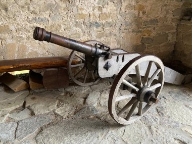 Khotyn, Ukrayna - Ekim 06, 2023: Ukrayna 'nın Khotyn kentindeki Dinyester Nehri' nin sağ kıyısında bulunan Eski Top Kalesi