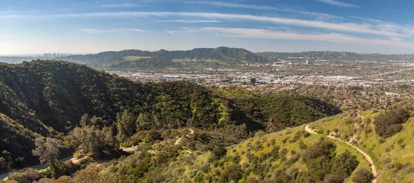 Verdugo山脈からバーバンク Caのパノラマの山の頂上ビュー 南カリフォルニアのロサンゼルス郡 — ストック写真