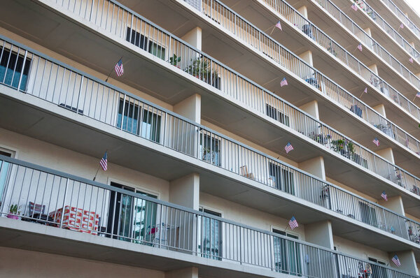 Бербанк, Калифорния, США 4 июня 2023 года. Pacific Manor - многоквартирный дом с низким доходом для пожилых людей, субсидируемый федеральным правительством. Концепция доступного жилья