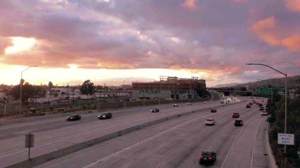 Vysoký Úhel Pohledu Dálnici Poblíž Burbanku Jižní Kalifornii Při Západu — Stock video