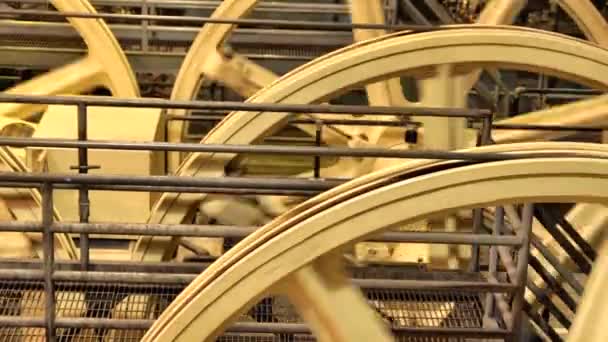 Dev Endüstriyel Kablo Makaralarının Yakın Çekim Klipsi Yüksek Kaliteli Görüntüler — Stok video