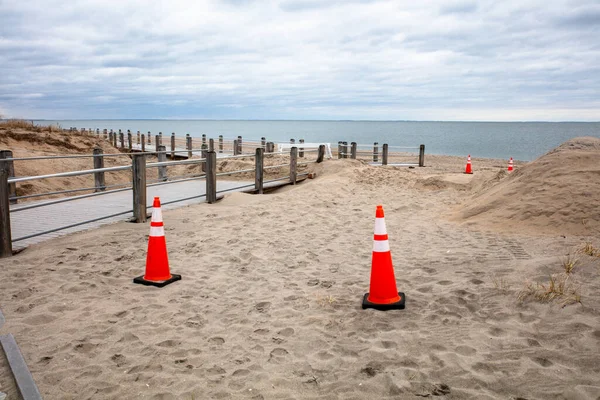 Koncepcja Zmiany Klimatu Pokazująca Naprawę Erozji Plaży Zimie — Zdjęcie stockowe