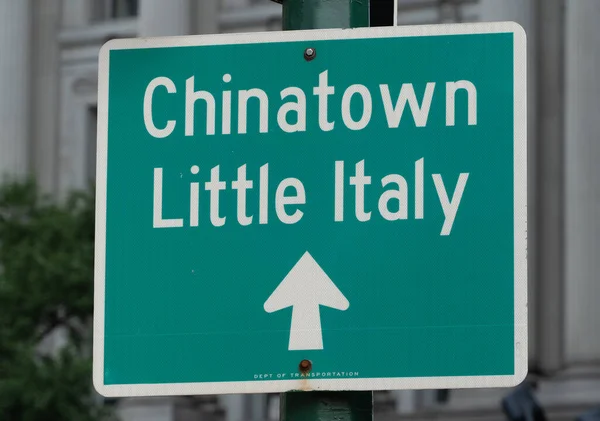 Chinatown Och Little Italy Vägskylt Högkvalitativt Foto Stockbild