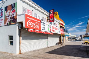 Seaside Park, NJ - 8 Nisan 2024 - 3 Kardeşler Pizza Shore Landmark açılış öncesi.