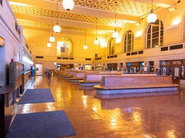 New Haven, CT - 16 Ağustos 2024 - Union İstasyonu Amtrak servis ediyor ve Metro North sabah erken saatlerde boş