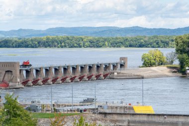 Kuzey Mississippi Nehri 'ndeki sel kontrol sistemleri. 