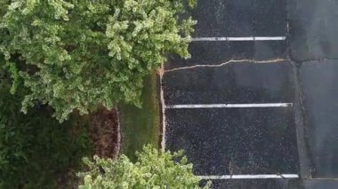 Bir otoparkın havadan görünüşü
