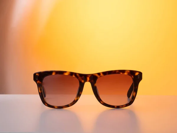 Sonnenbrille Auf Farbigem Hintergrund Sommer Moo — Stockfoto